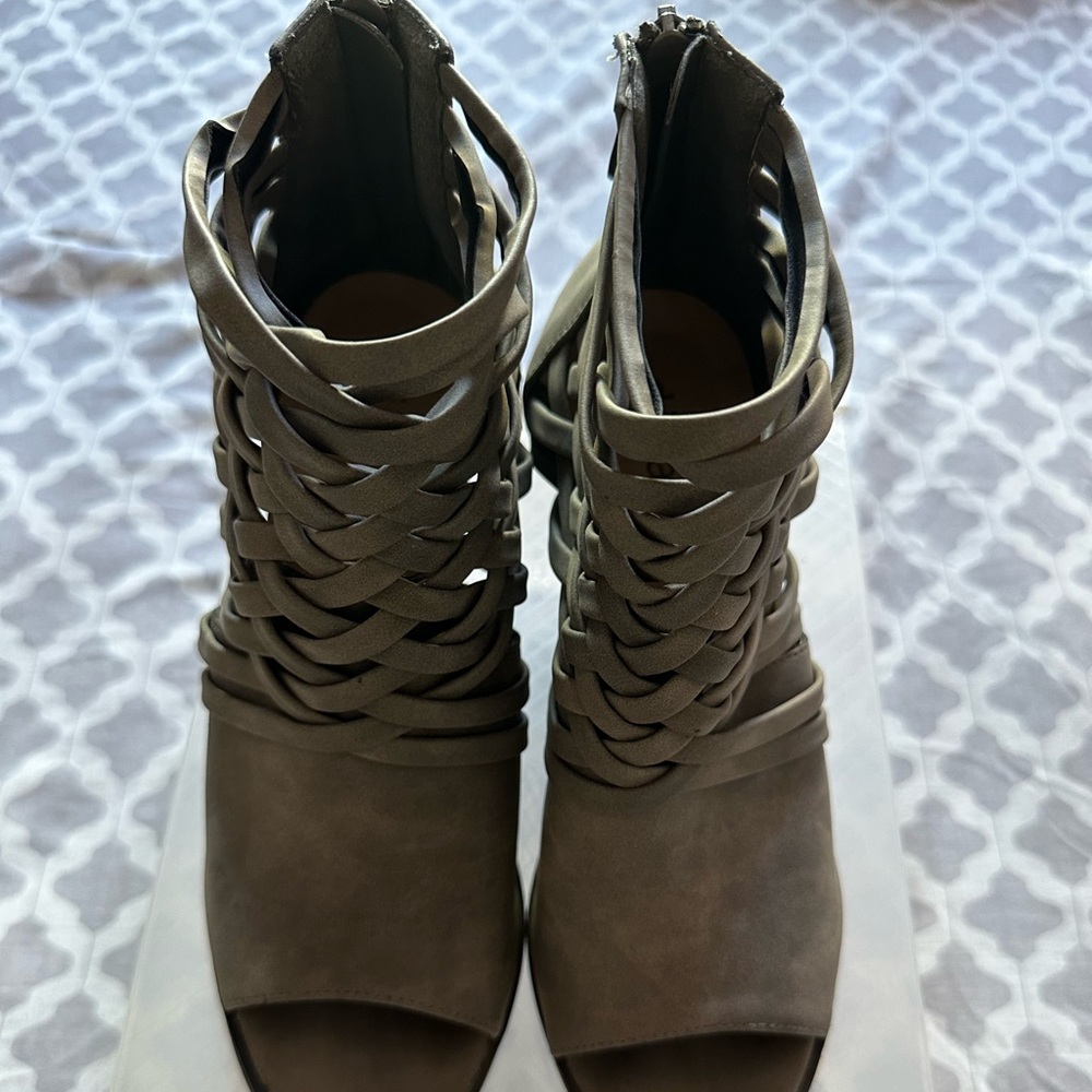Comfortable block heels - Picture 5 of 5